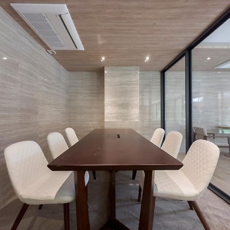 Ramada By Wyndham Bangkok Ten Ekamai Residences Eksteriør bilde