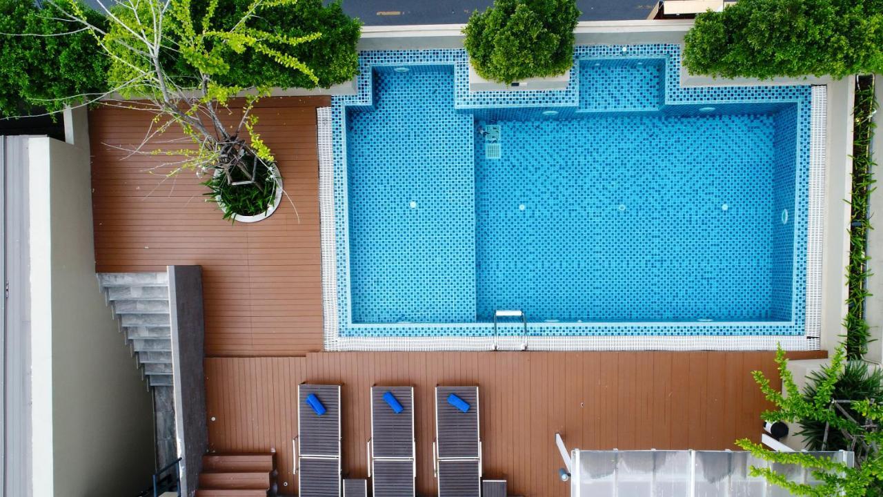Ramada By Wyndham Bangkok Ten Ekamai Residences Eksteriør bilde