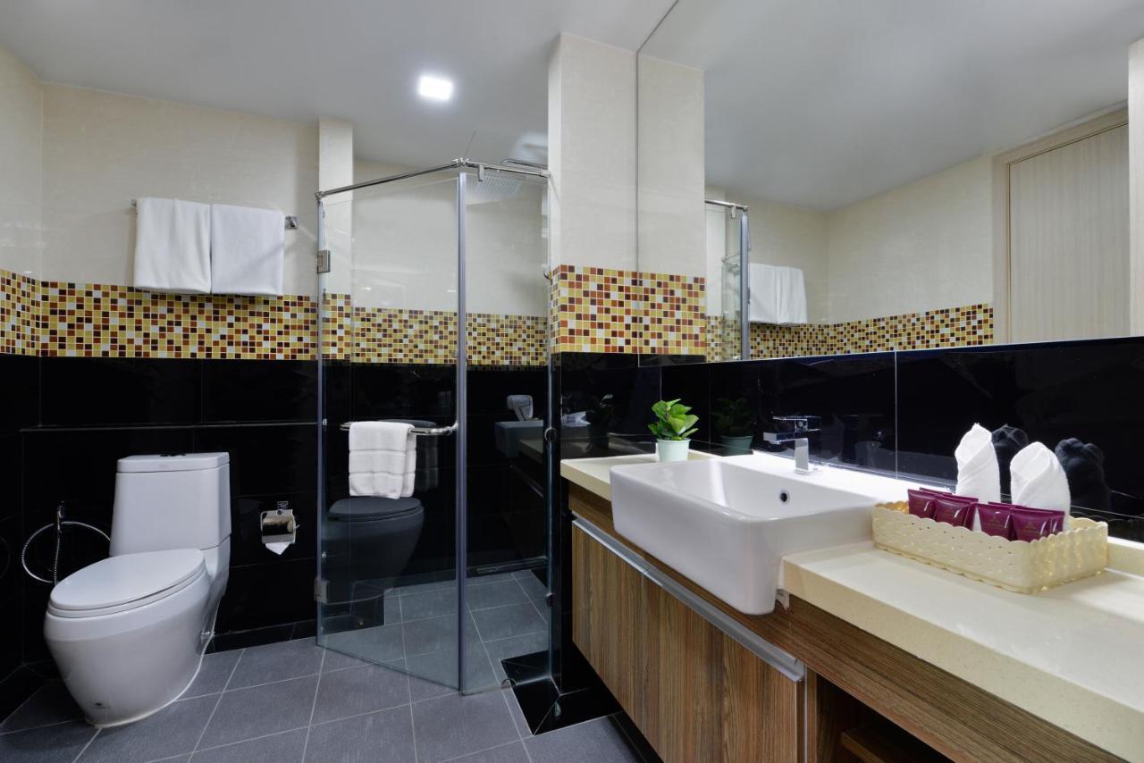 Ramada By Wyndham Bangkok Ten Ekamai Residences Eksteriør bilde