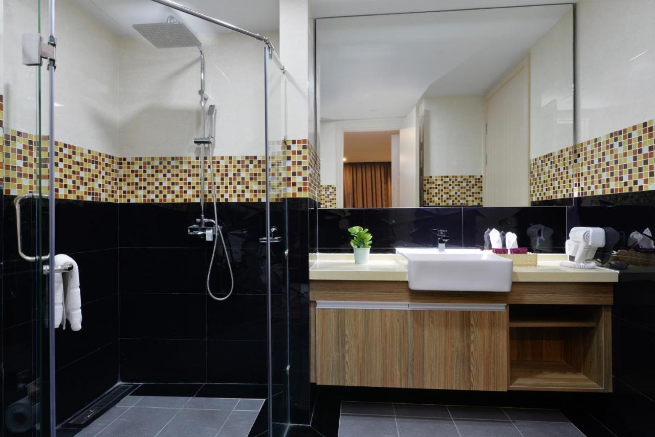 Ramada By Wyndham Bangkok Ten Ekamai Residences Eksteriør bilde