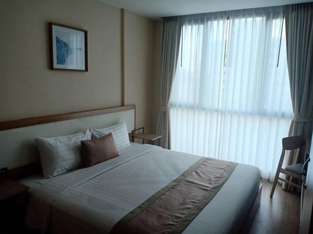 Ramada By Wyndham Bangkok Ten Ekamai Residences Eksteriør bilde