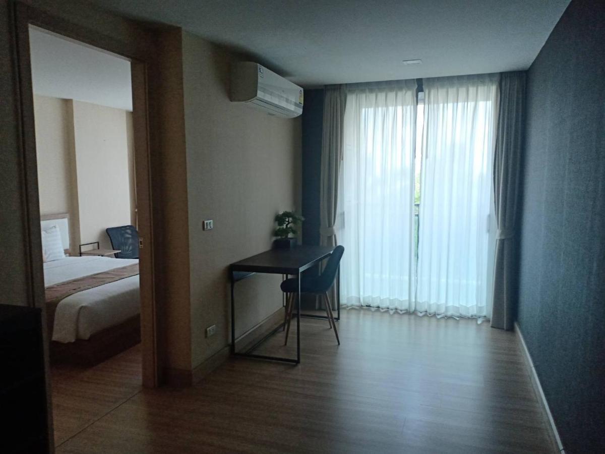 Ramada By Wyndham Bangkok Ten Ekamai Residences Eksteriør bilde