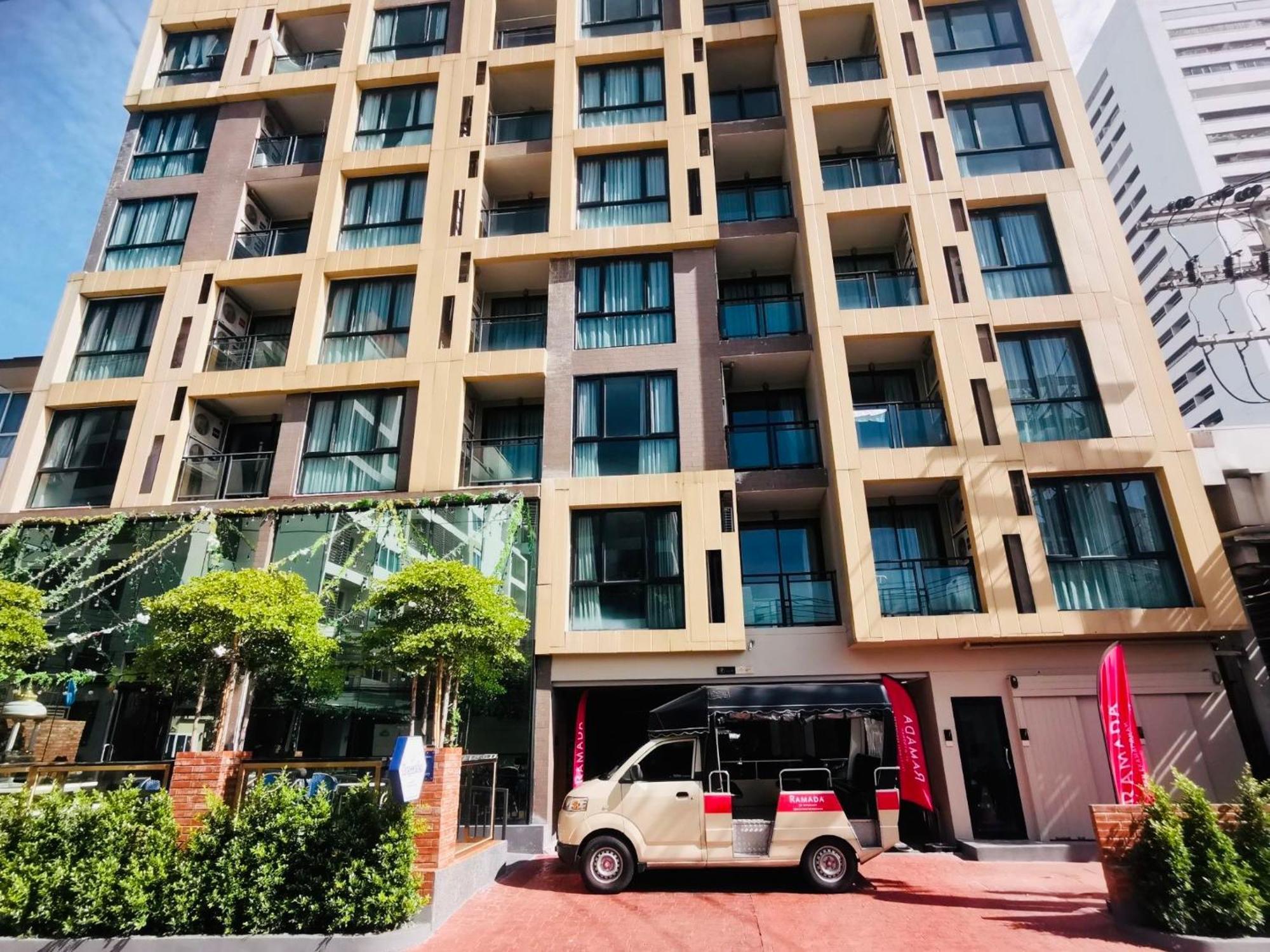 Ramada By Wyndham Bangkok Ten Ekamai Residences Eksteriør bilde