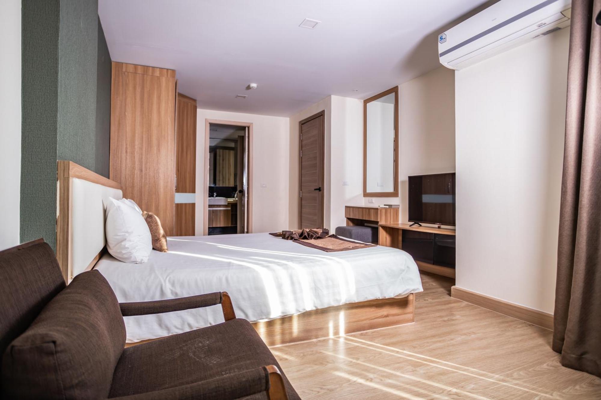 Ramada By Wyndham Bangkok Ten Ekamai Residences Eksteriør bilde