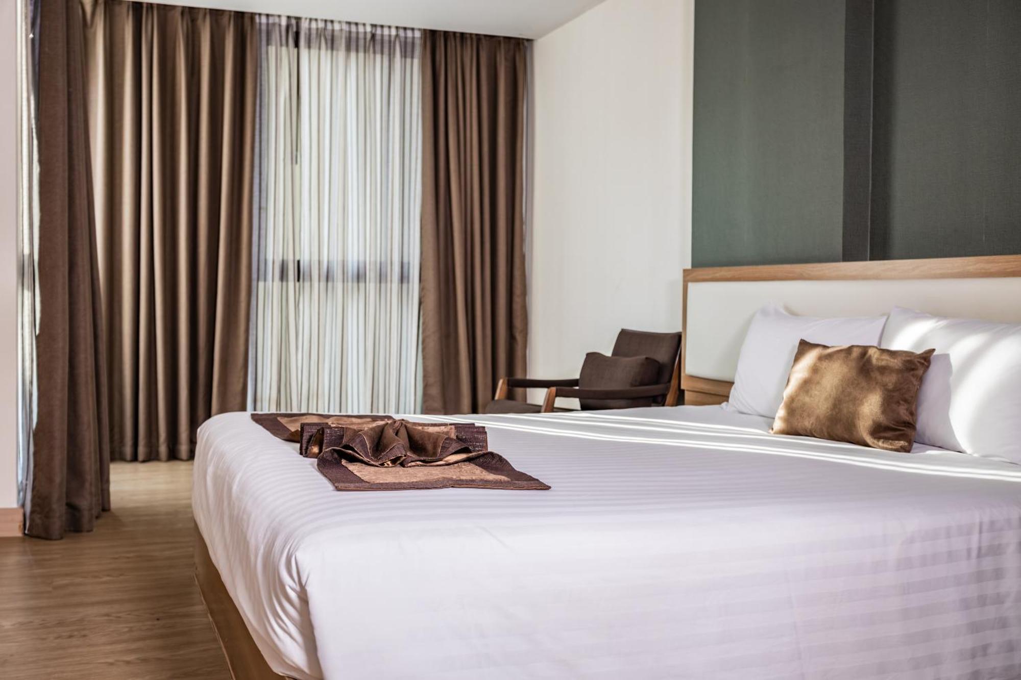 Ramada By Wyndham Bangkok Ten Ekamai Residences Eksteriør bilde