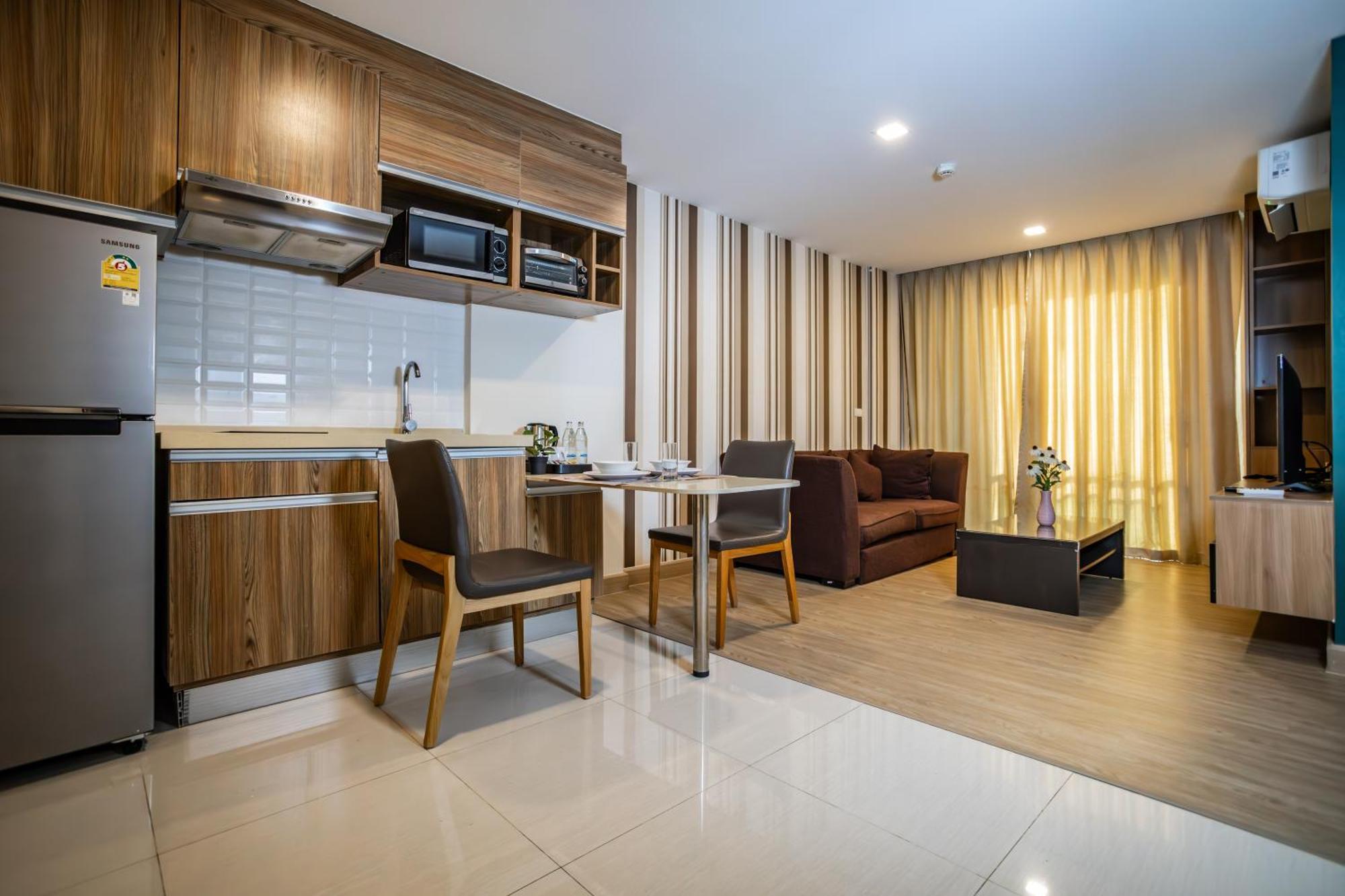 Ramada By Wyndham Bangkok Ten Ekamai Residences Eksteriør bilde