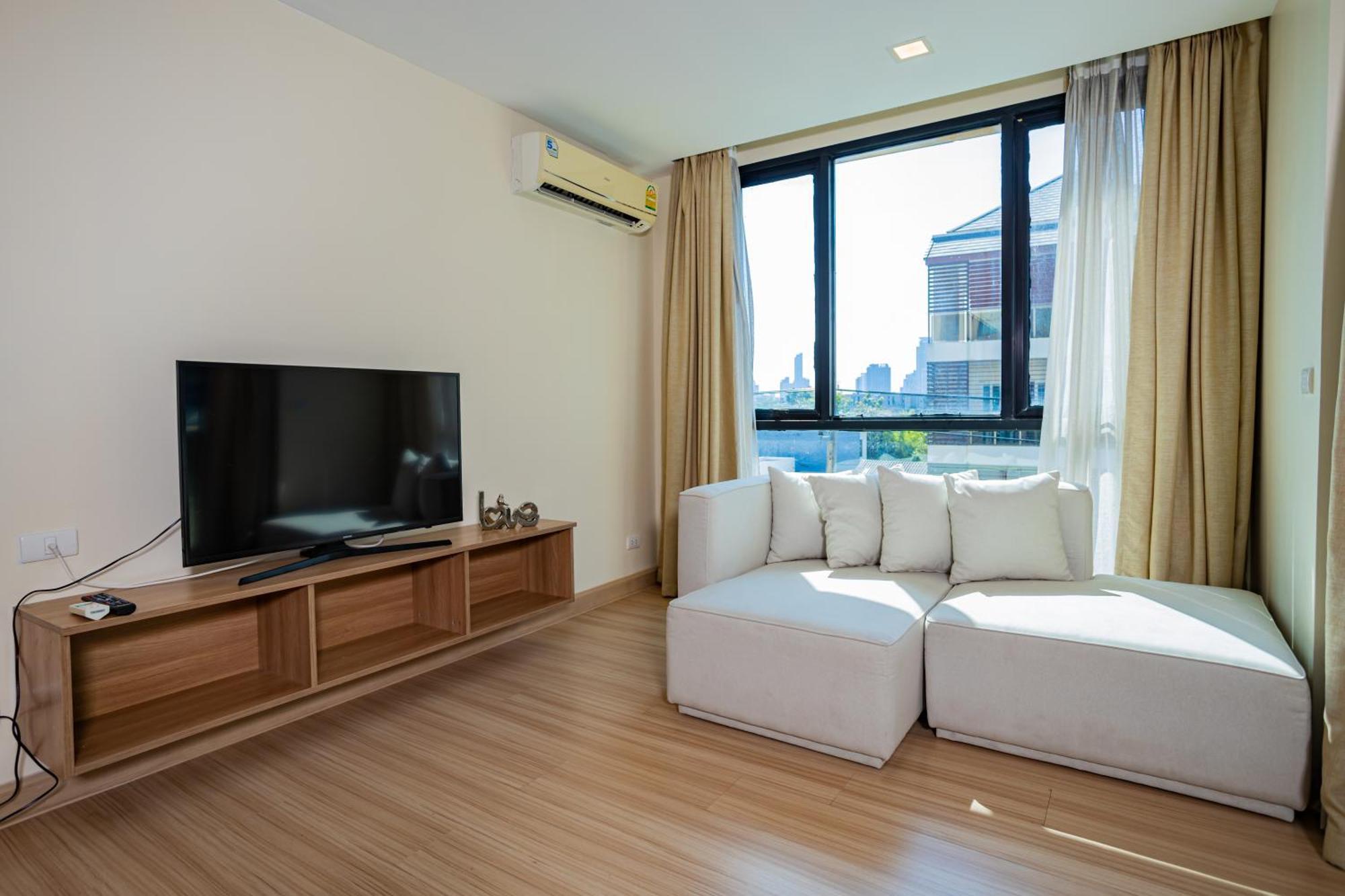 Ramada By Wyndham Bangkok Ten Ekamai Residences Eksteriør bilde