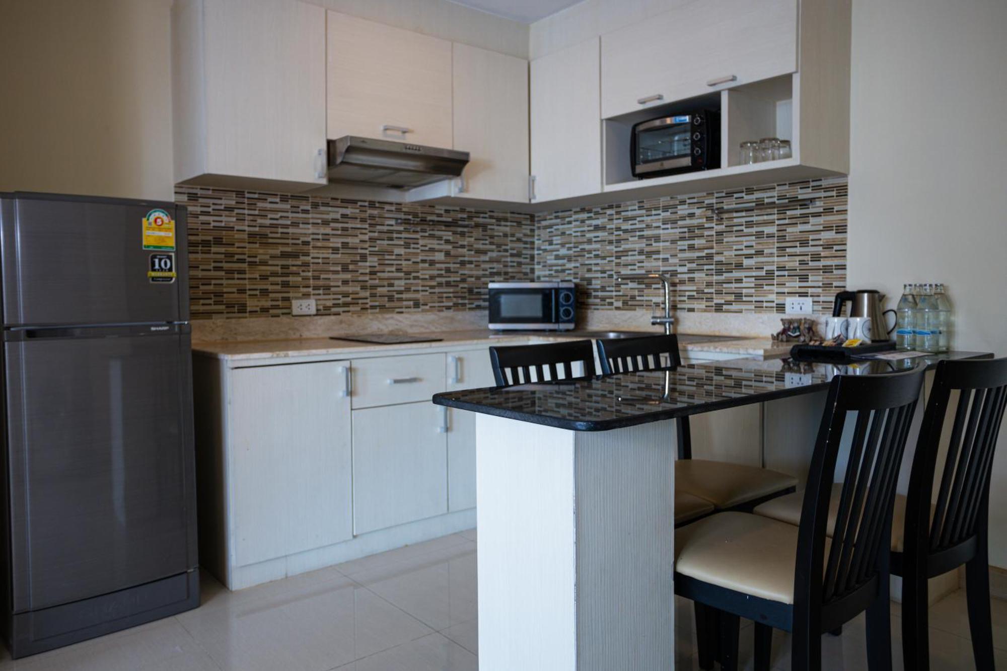 Ramada By Wyndham Bangkok Ten Ekamai Residences Eksteriør bilde