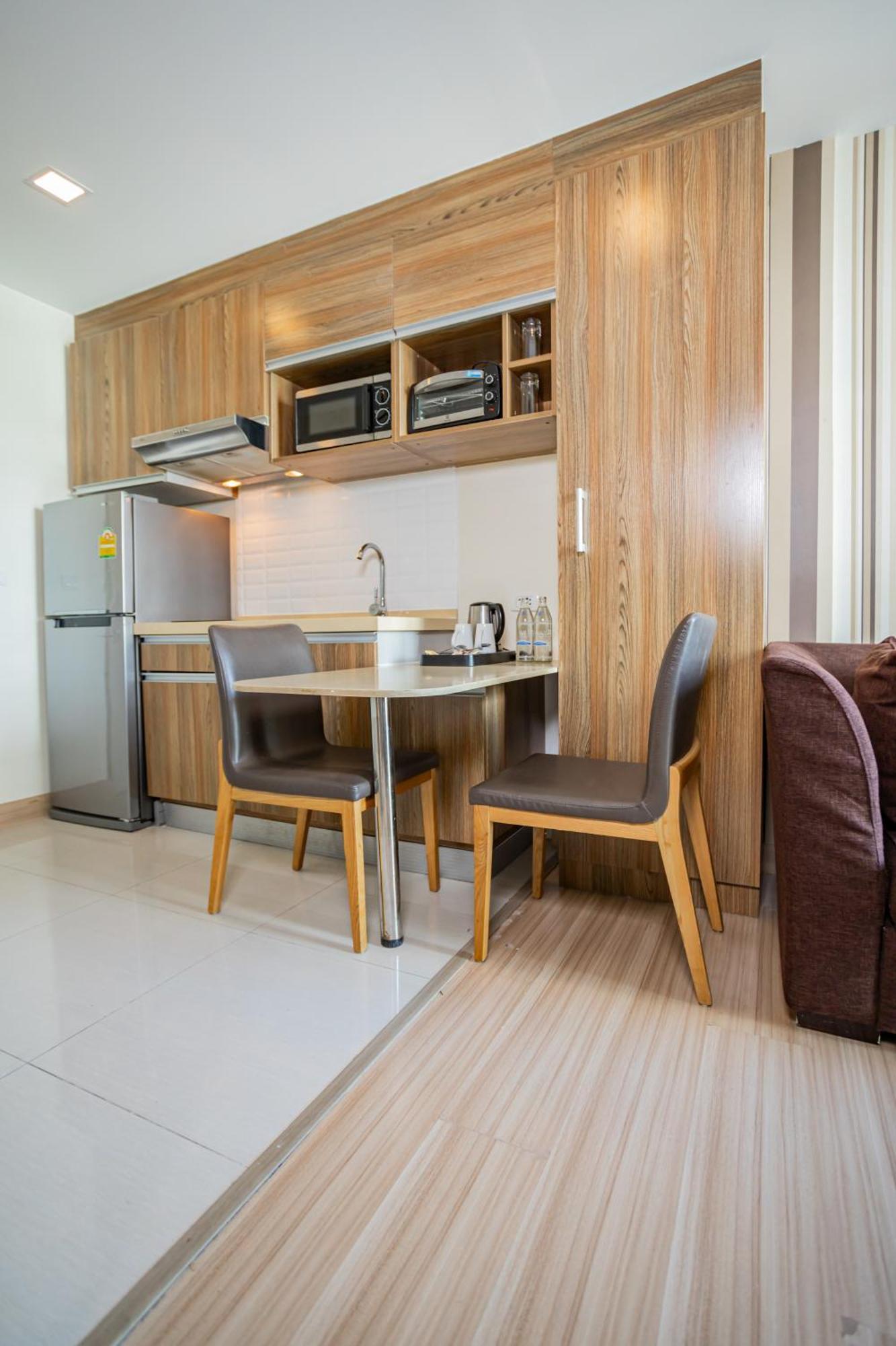 Ramada By Wyndham Bangkok Ten Ekamai Residences Eksteriør bilde