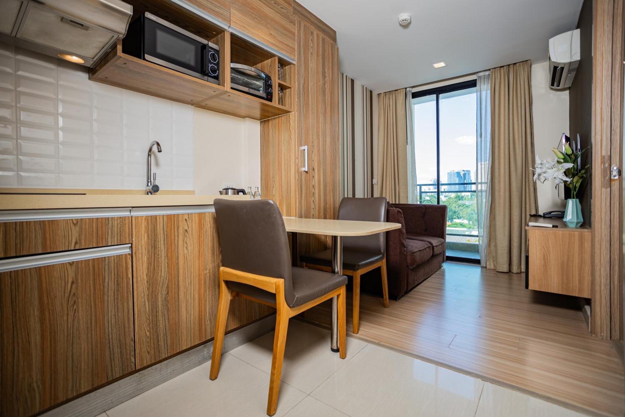 Ramada By Wyndham Bangkok Ten Ekamai Residences Eksteriør bilde