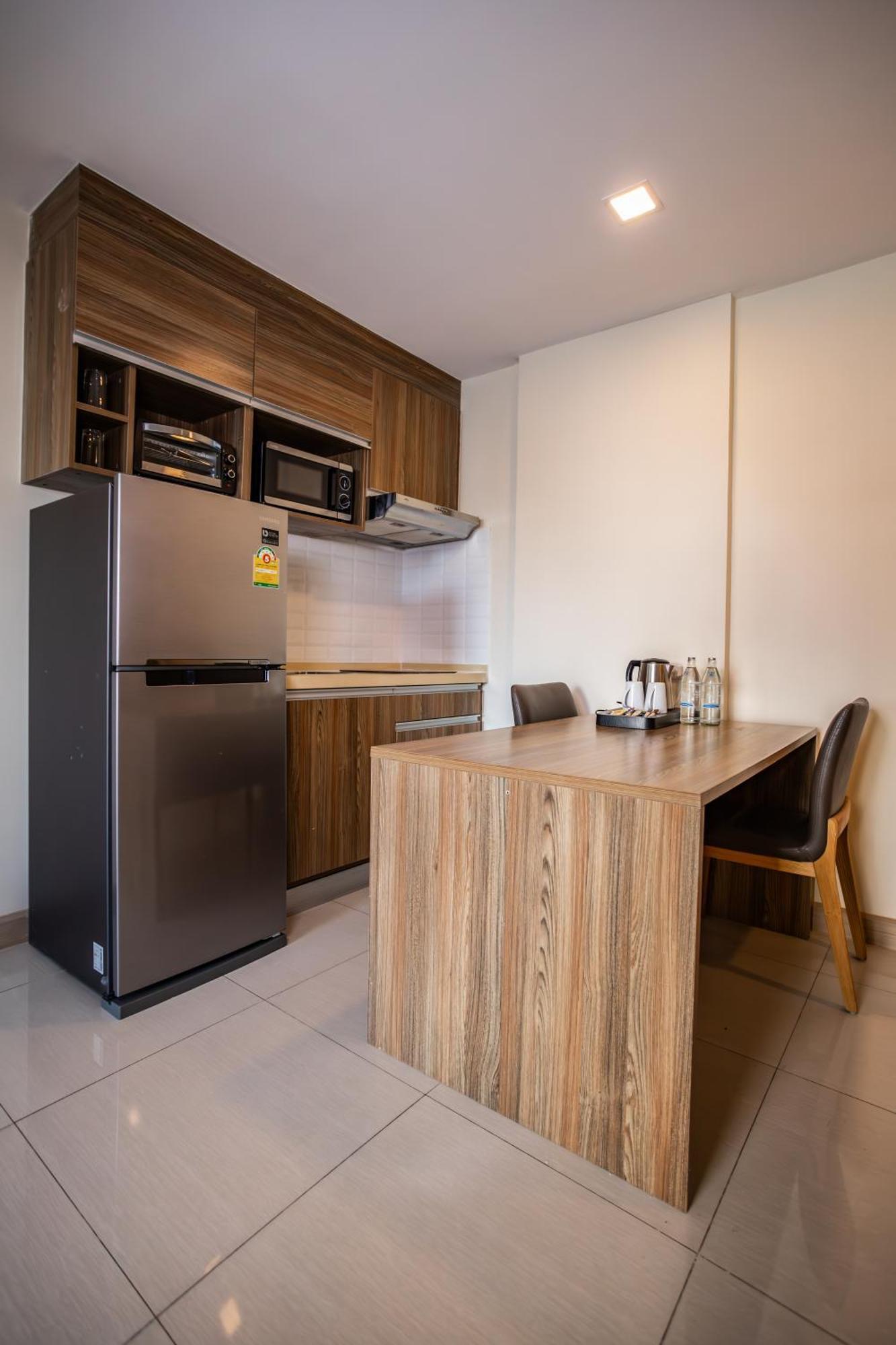 Ramada By Wyndham Bangkok Ten Ekamai Residences Eksteriør bilde