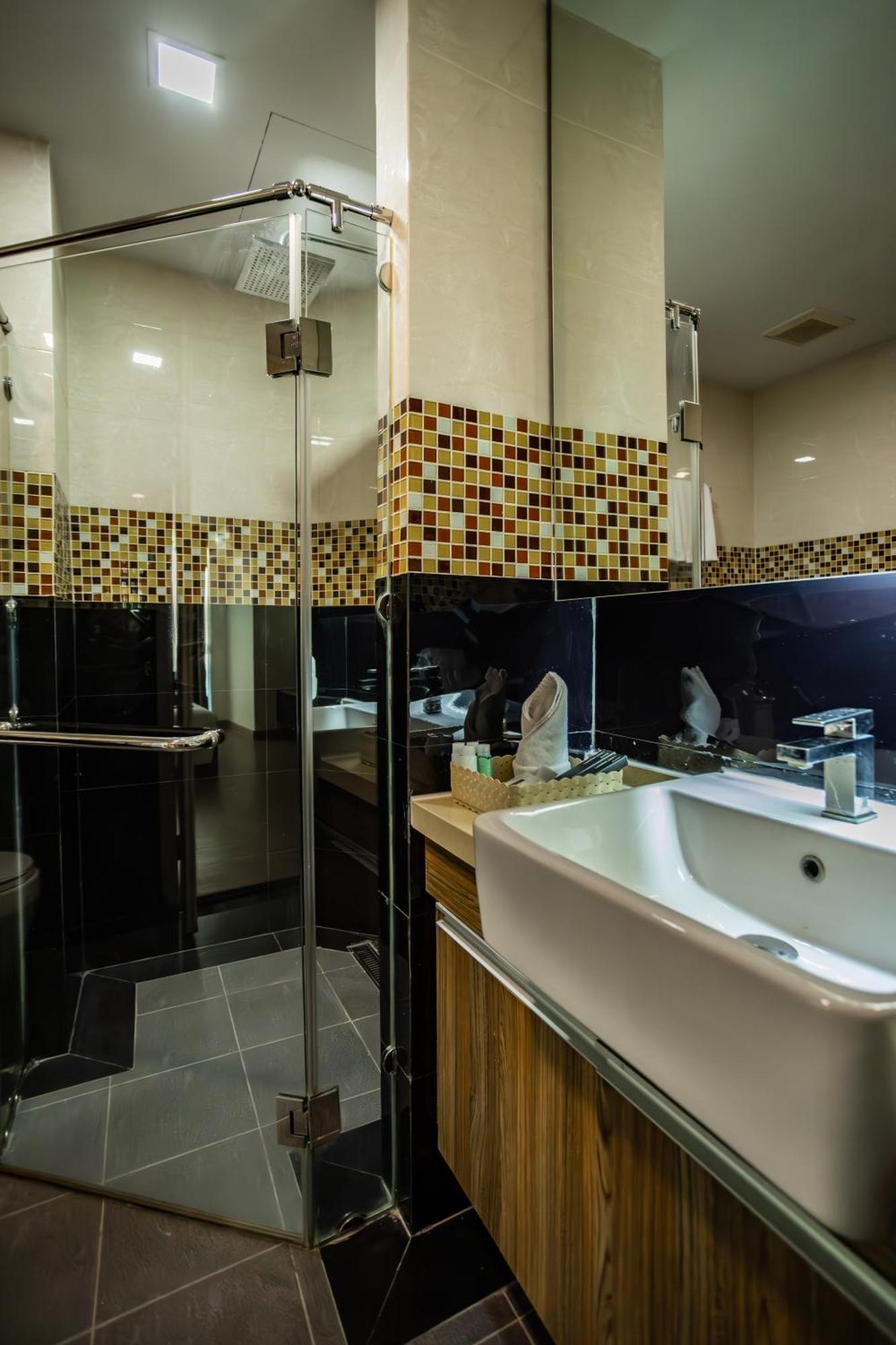 Ramada By Wyndham Bangkok Ten Ekamai Residences Eksteriør bilde