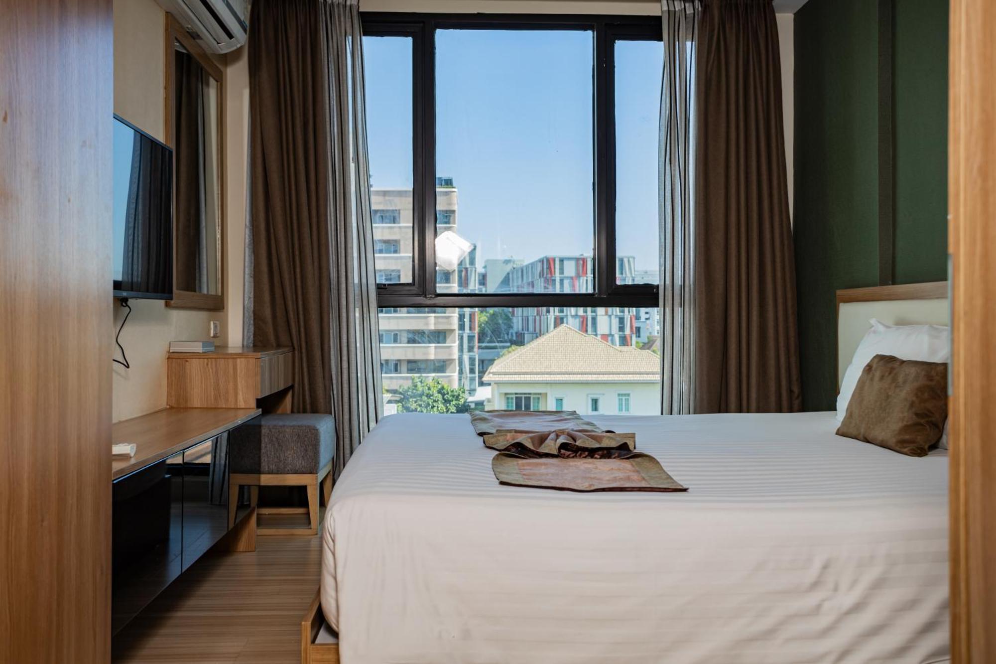 Ramada By Wyndham Bangkok Ten Ekamai Residences Eksteriør bilde