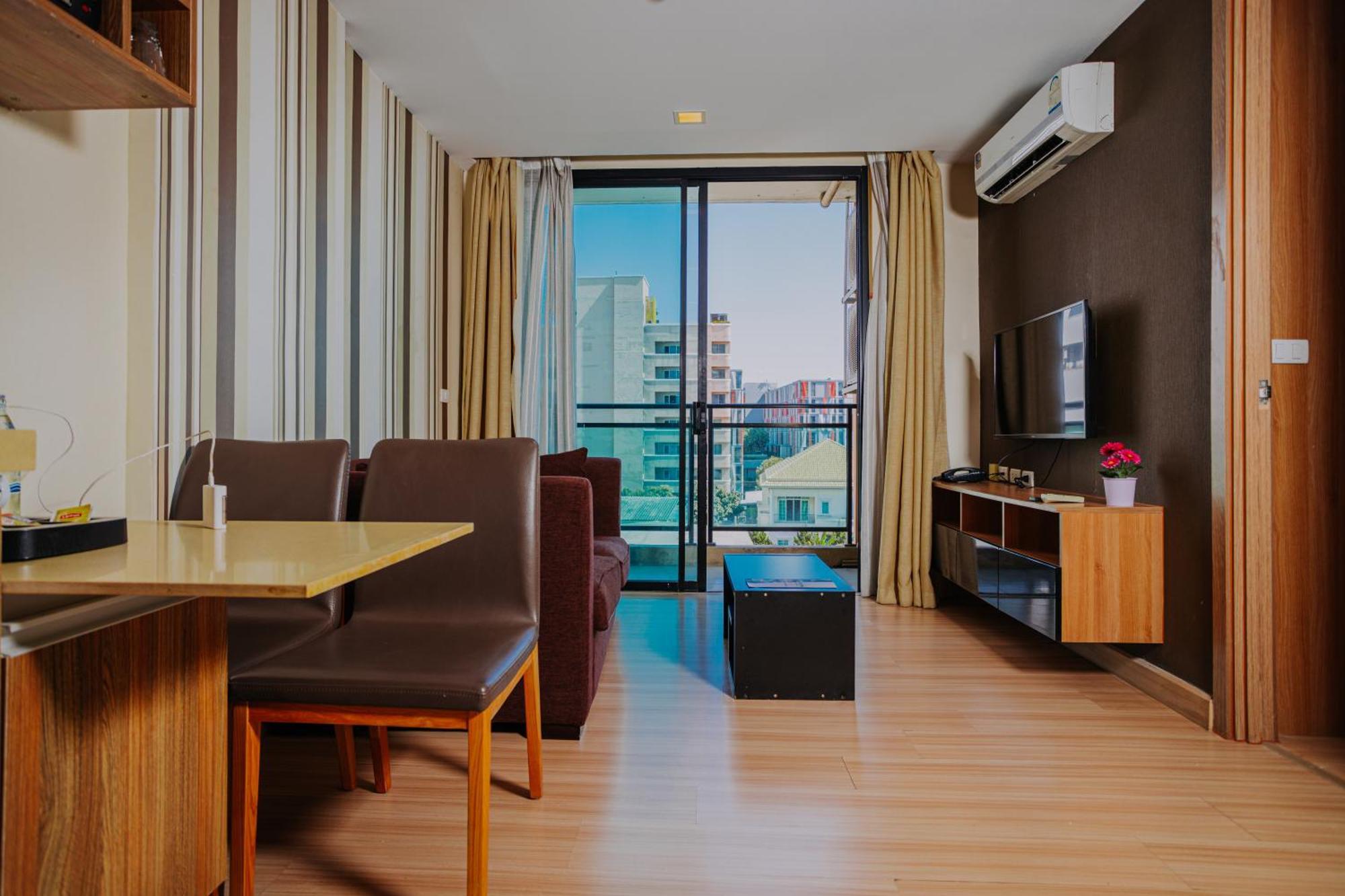Ramada By Wyndham Bangkok Ten Ekamai Residences Eksteriør bilde