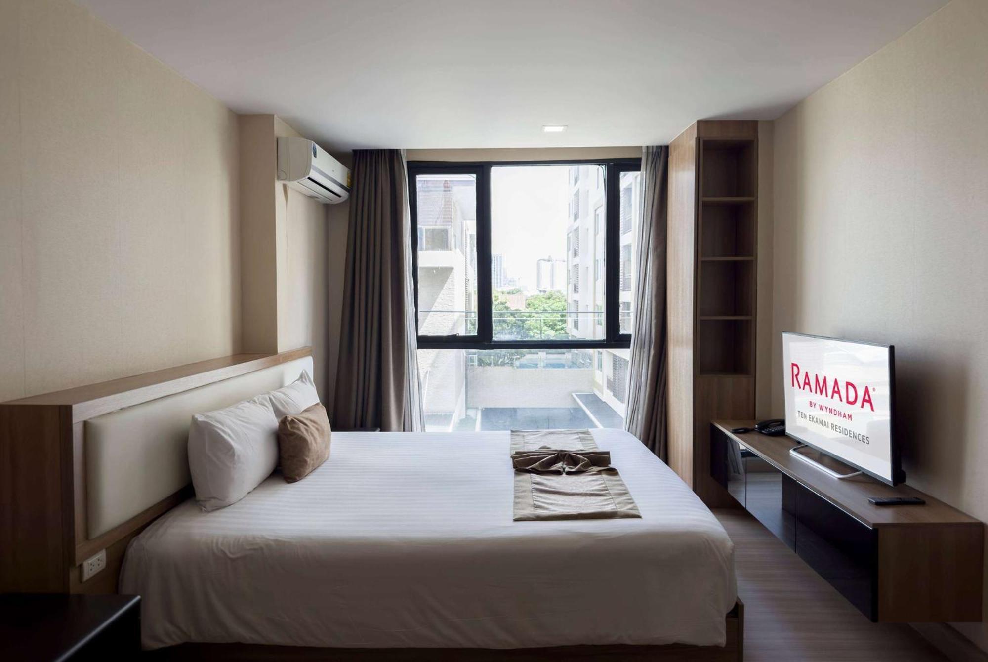 Ramada By Wyndham Bangkok Ten Ekamai Residences Eksteriør bilde