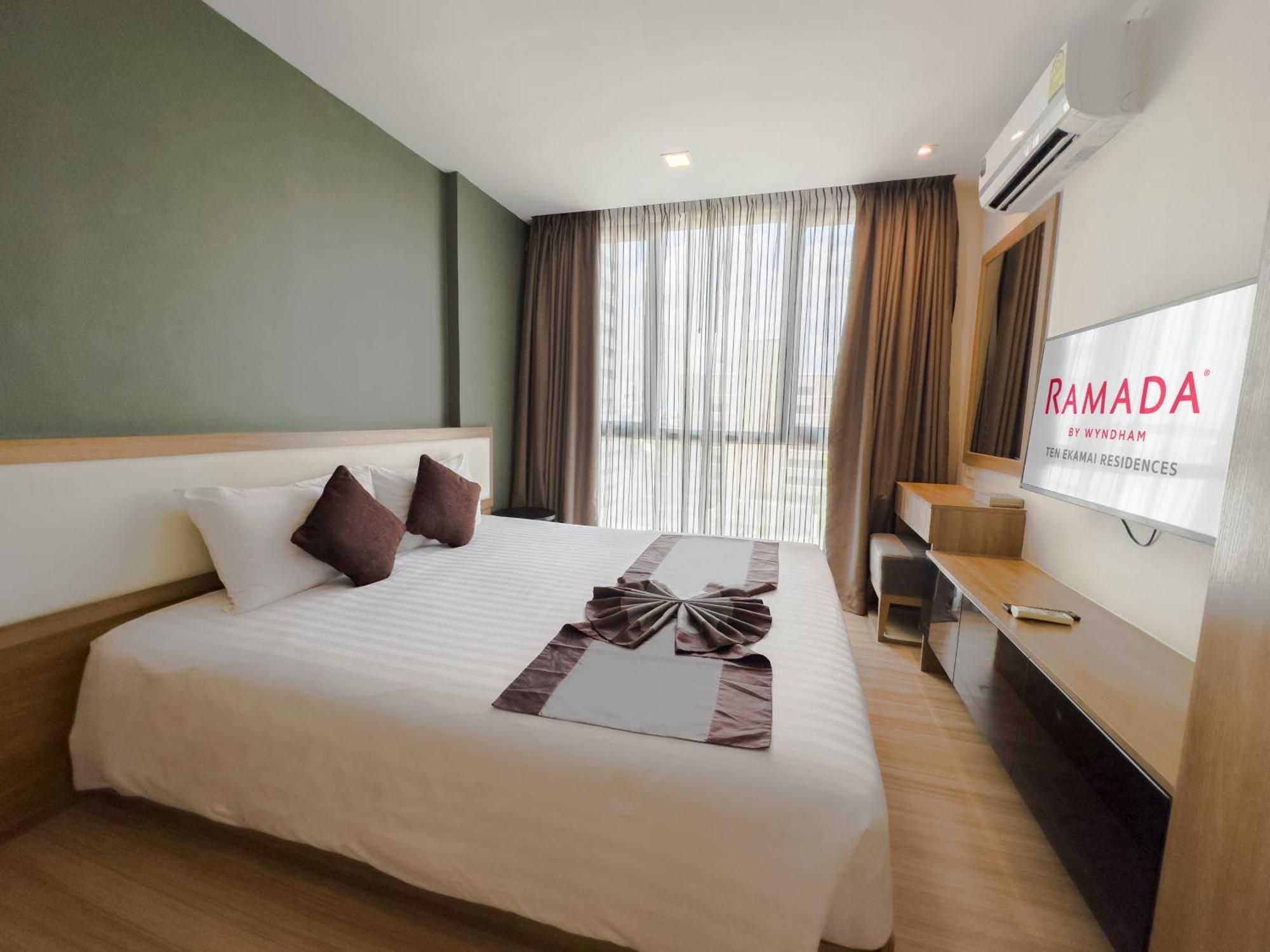 Ramada By Wyndham Bangkok Ten Ekamai Residences Eksteriør bilde