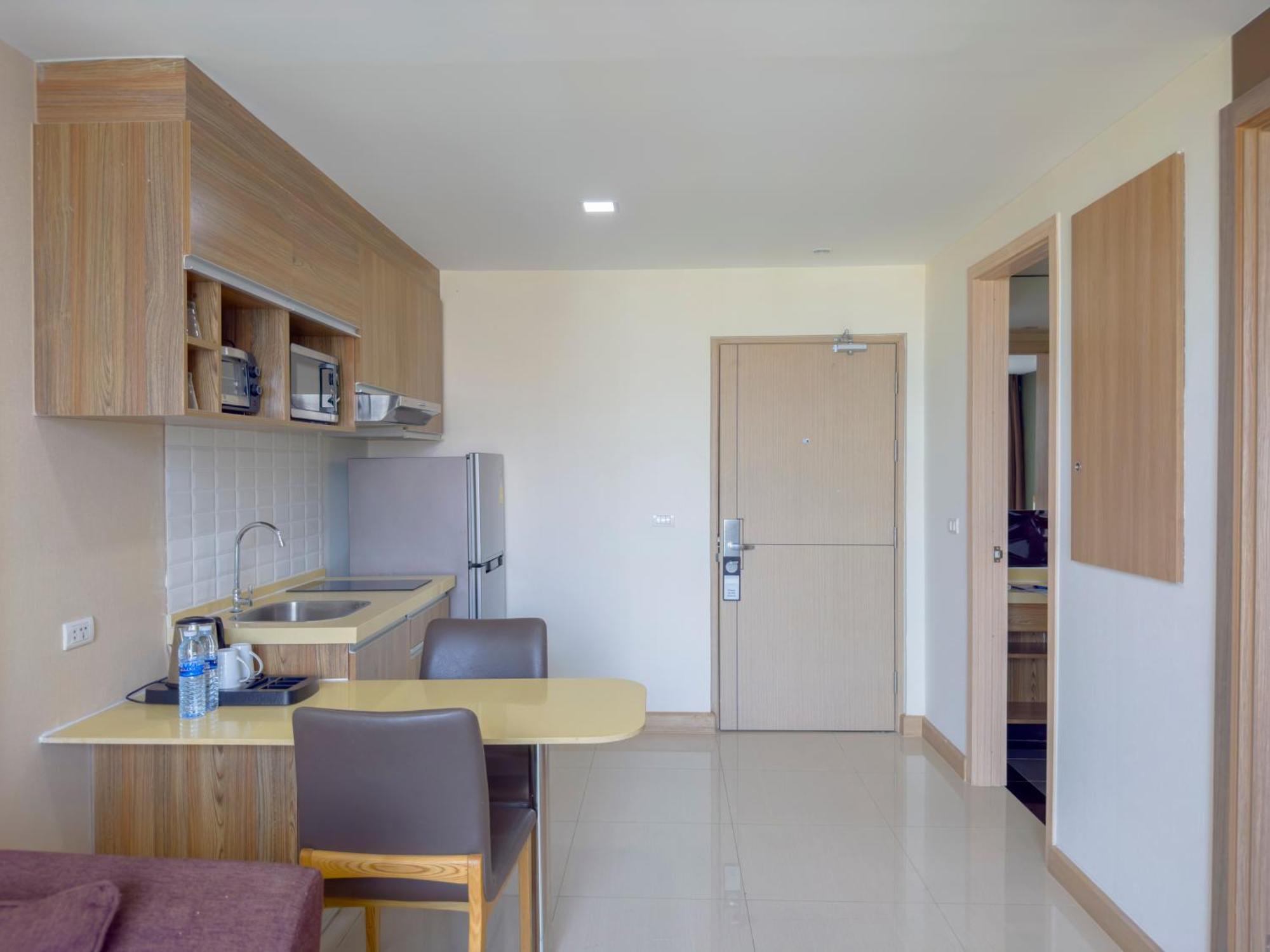 Ramada By Wyndham Bangkok Ten Ekamai Residences Eksteriør bilde