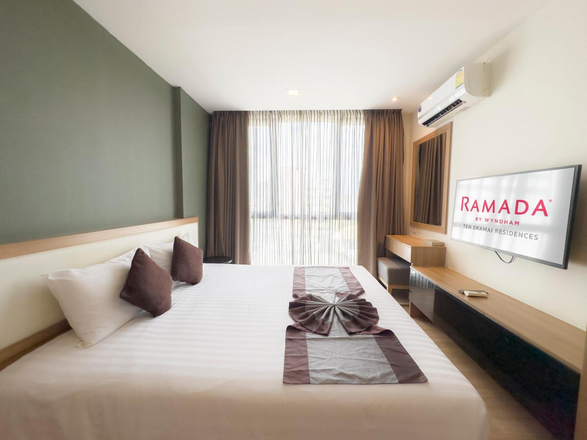 Ramada By Wyndham Bangkok Ten Ekamai Residences Eksteriør bilde