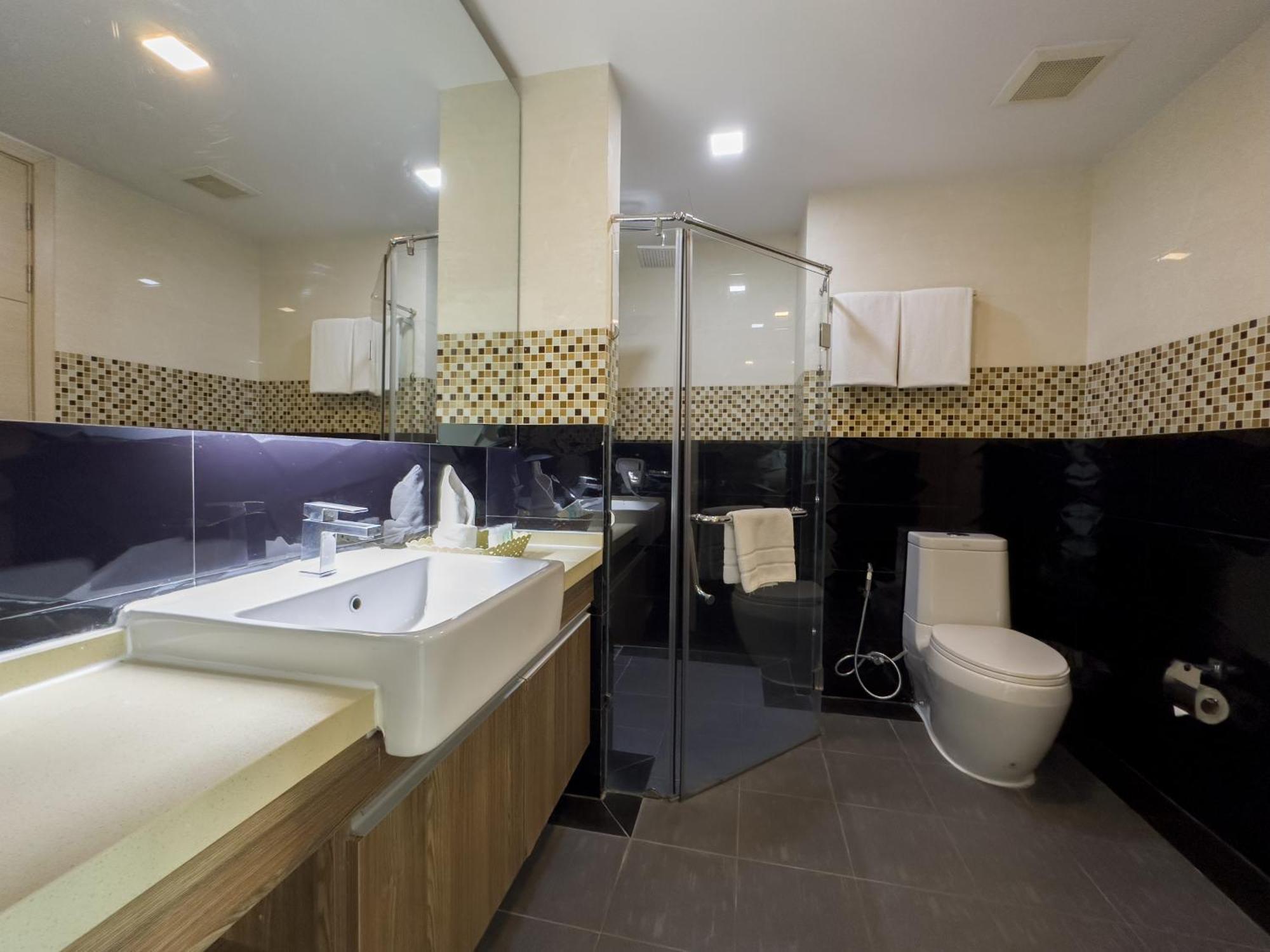 Ramada By Wyndham Bangkok Ten Ekamai Residences Eksteriør bilde