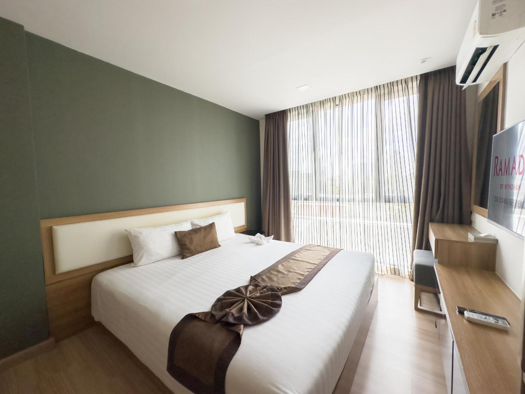 Ramada By Wyndham Bangkok Ten Ekamai Residences Eksteriør bilde